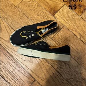 Men's Black and White Casual Sneakers